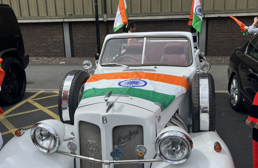 Ceremonial car leading the rally